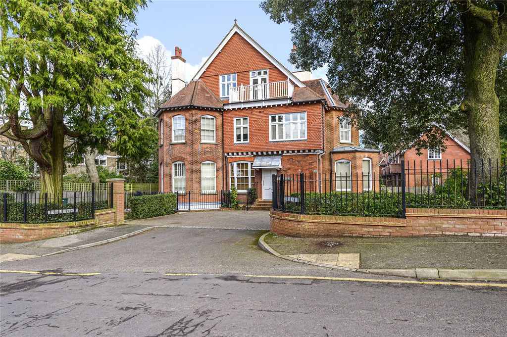 2 bed flat for saleGuildford, Surrey GU1