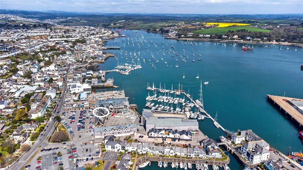 4 bed flat for saleMaritime House, Discovery Quay, Falmouth, Cornwall TR11