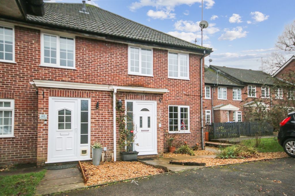 1 bed maisonette for saleThe Dell, East Grinstead RH19