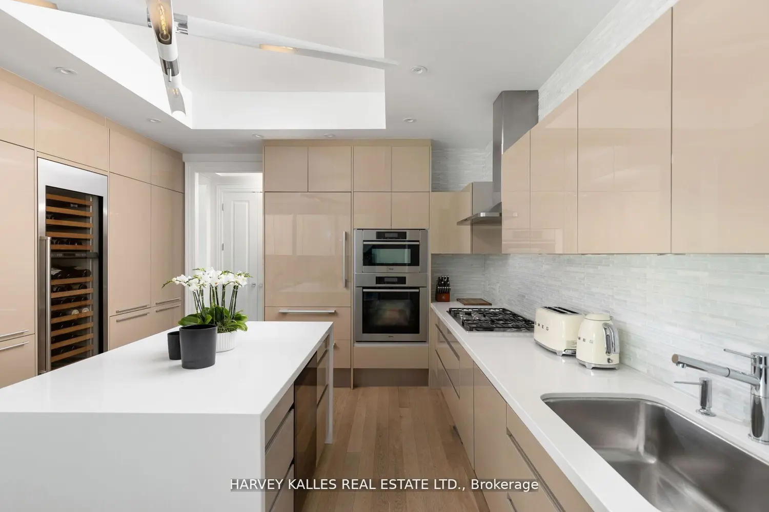 Additional image 9 of 206 Bloor Street 1202
