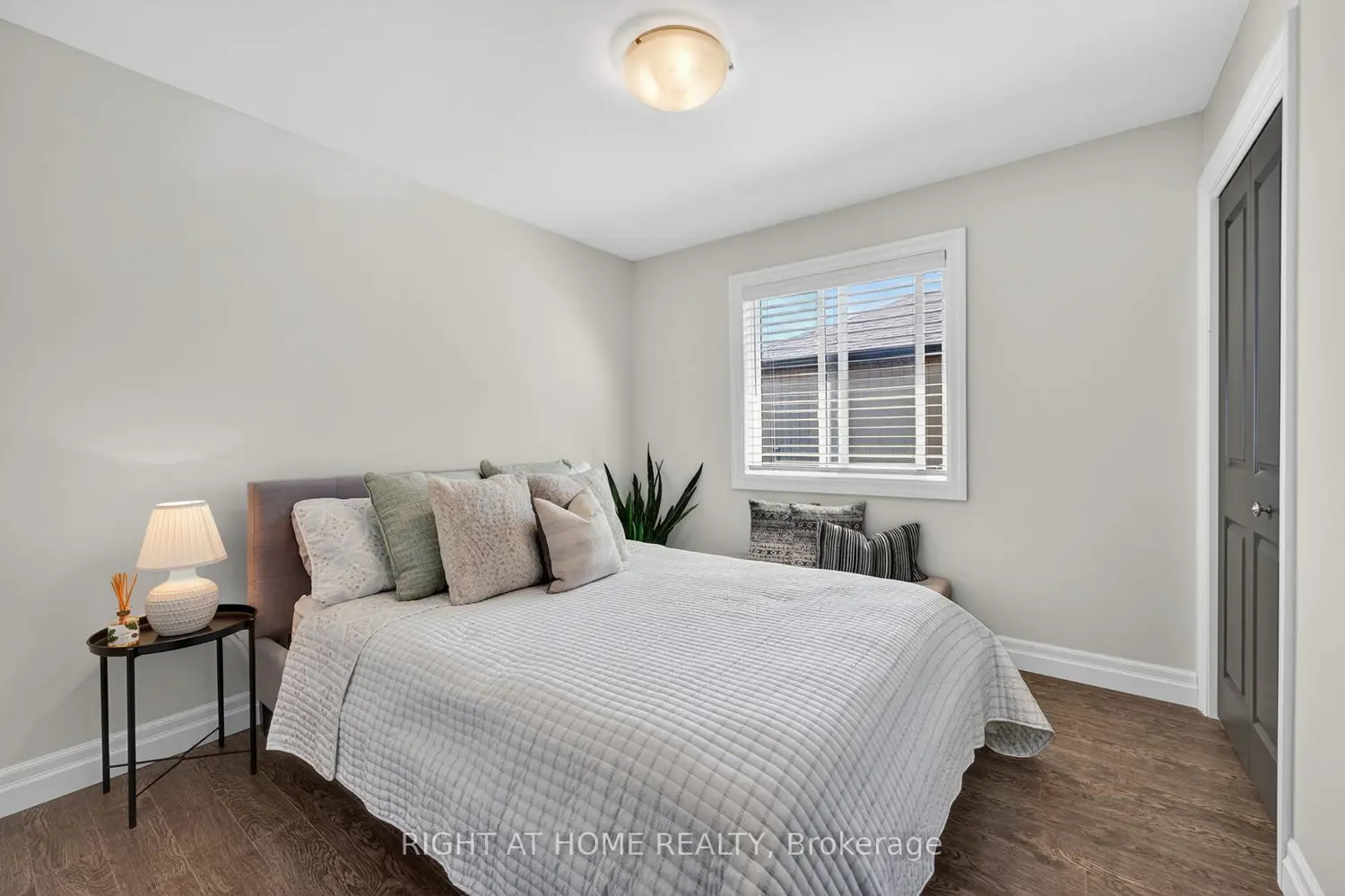 27 Woodburn Drive photo 5