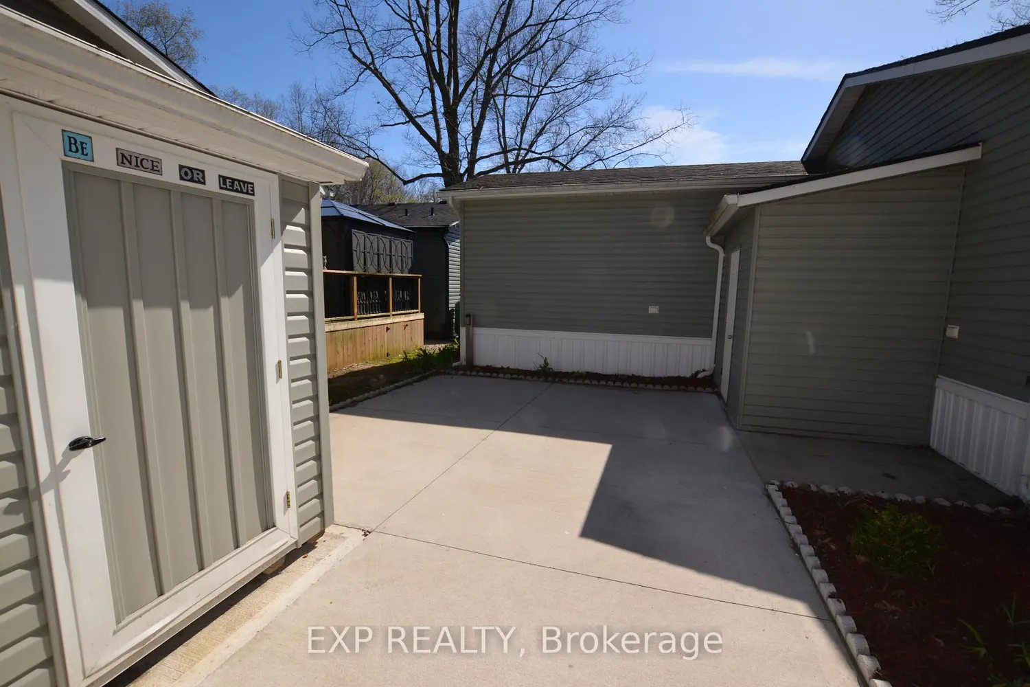22790 Amiens Road 51 photo 3