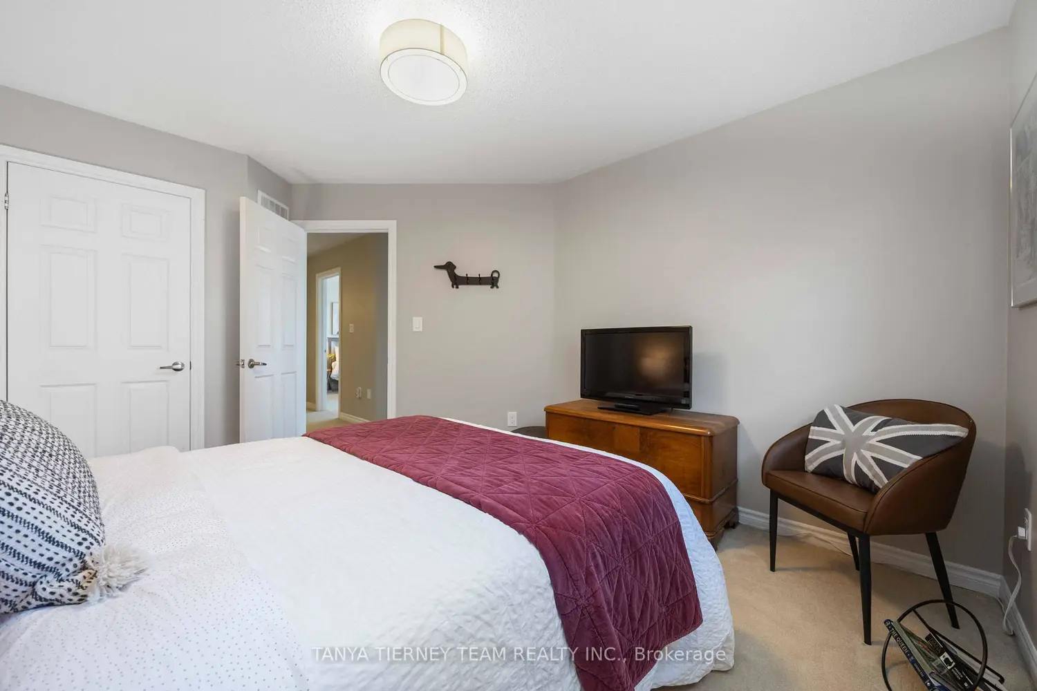 303 Cachet Boulevard photo 3