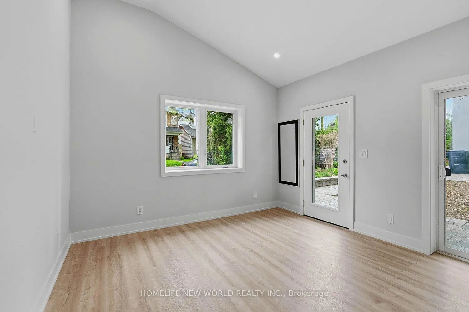 Additional image 10 of 1842 Dundas Street