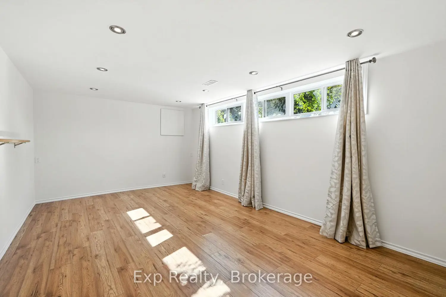 Additional image 14 of 52 Bayview Crescent