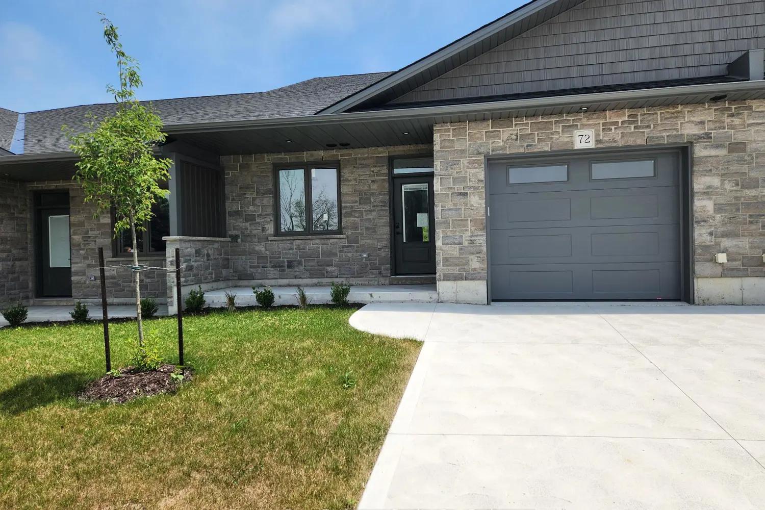 8 Mercedes Crescent