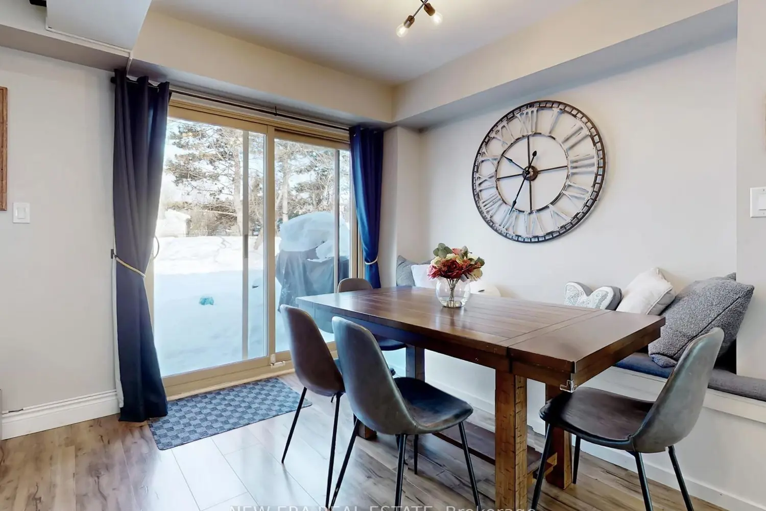 7189 Joliette Crescent photo 5