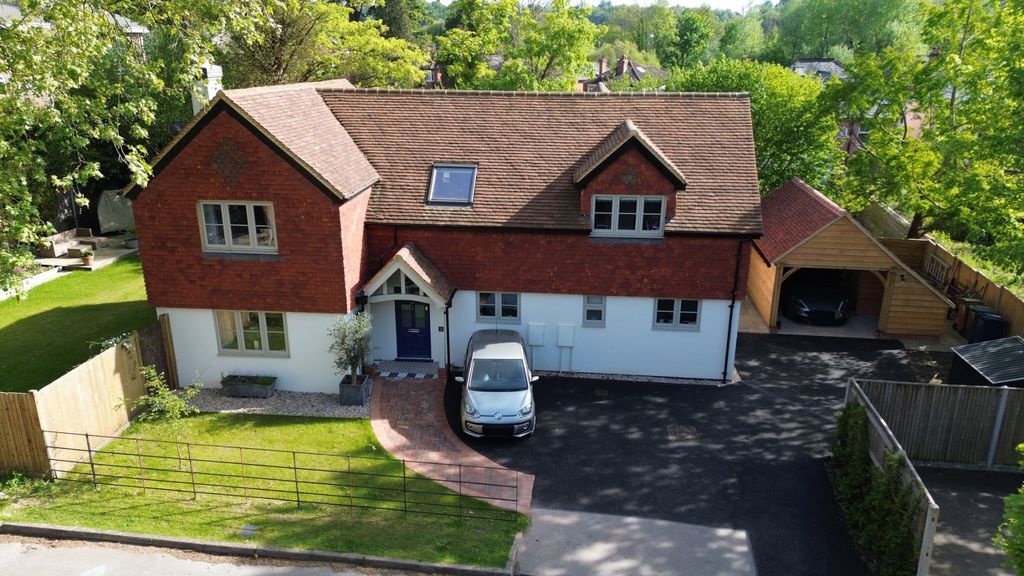 4 bed detached house for saleGodalming GU7
