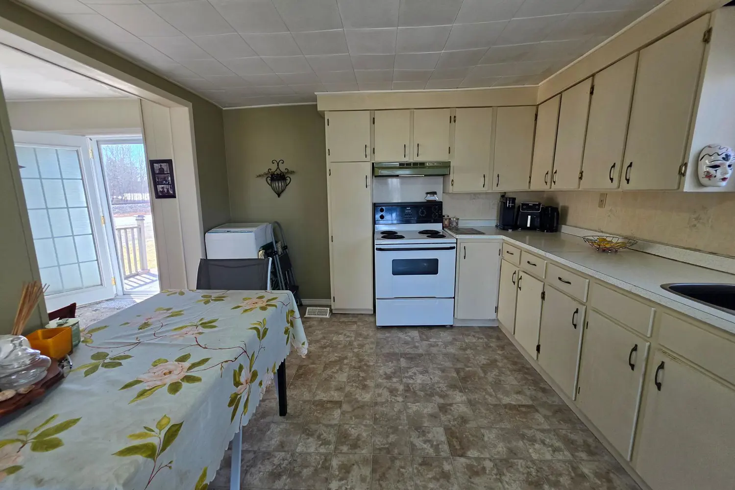 19 Gingras Avenue photo 3
