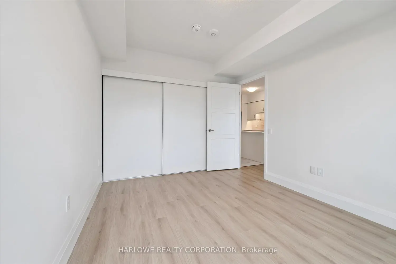 93 Arthur Street 806 photo 5