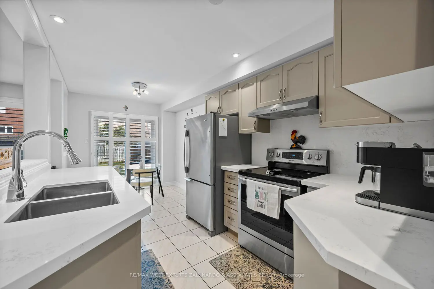 24 Manorwood Court photo 3