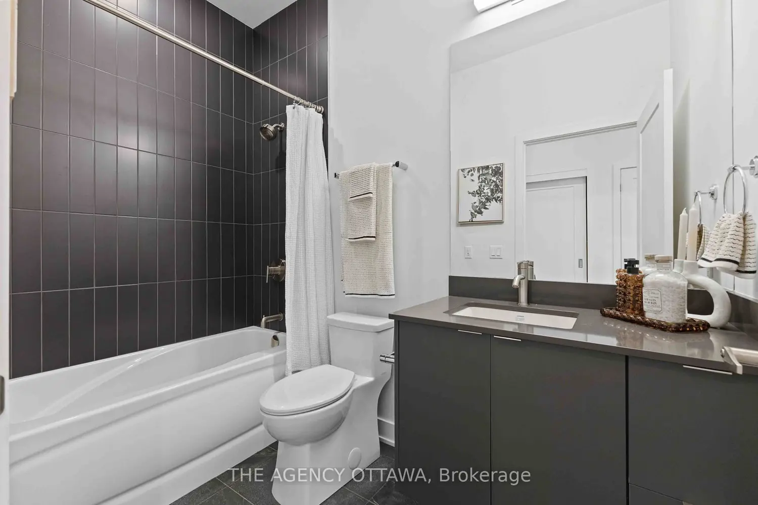 Additional image 13 of 3071 Riverside Drive 304