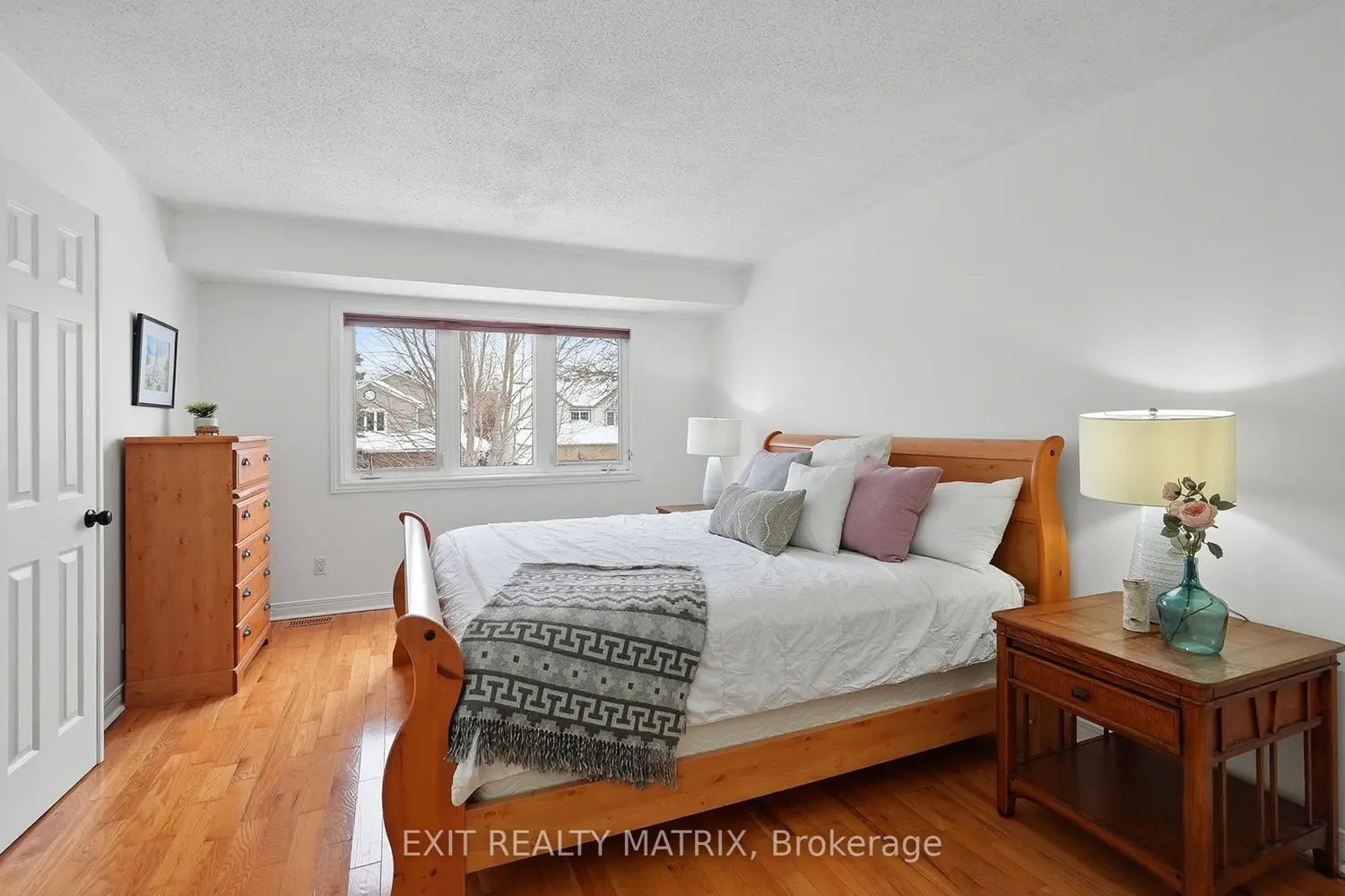 727 Brome Crescent photo 5