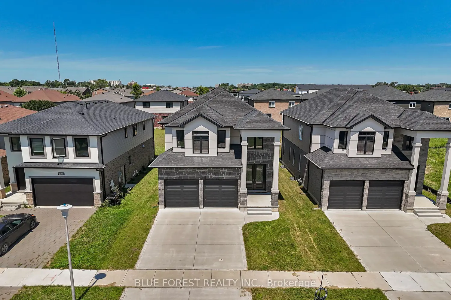 2916 Lemieux Walk photo 3
