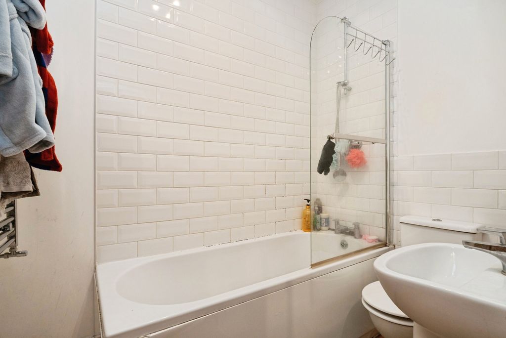 Additional image 8 of 2 bed flat for saleLondon Road, Hurst Green, Etchingham, East Sussex TN19