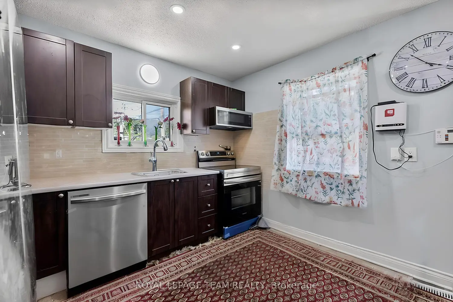 105 Jolliet Avenue photo 4