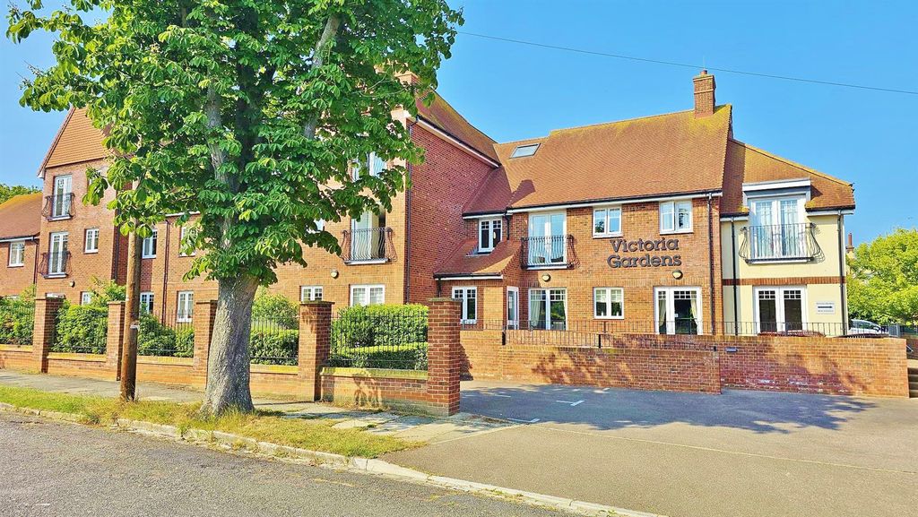 2 bed property for saleVictoria Gardens, Hadleigh Road, Frinton-On-Sea CO13