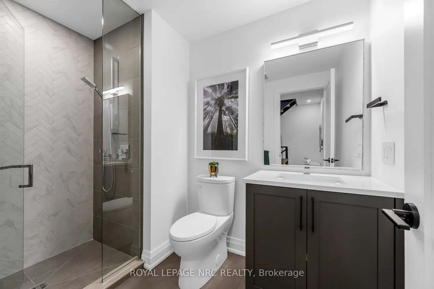 88 Moody Street photo 3