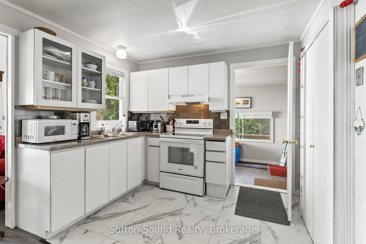 606 Mallory Beach Road photo 2