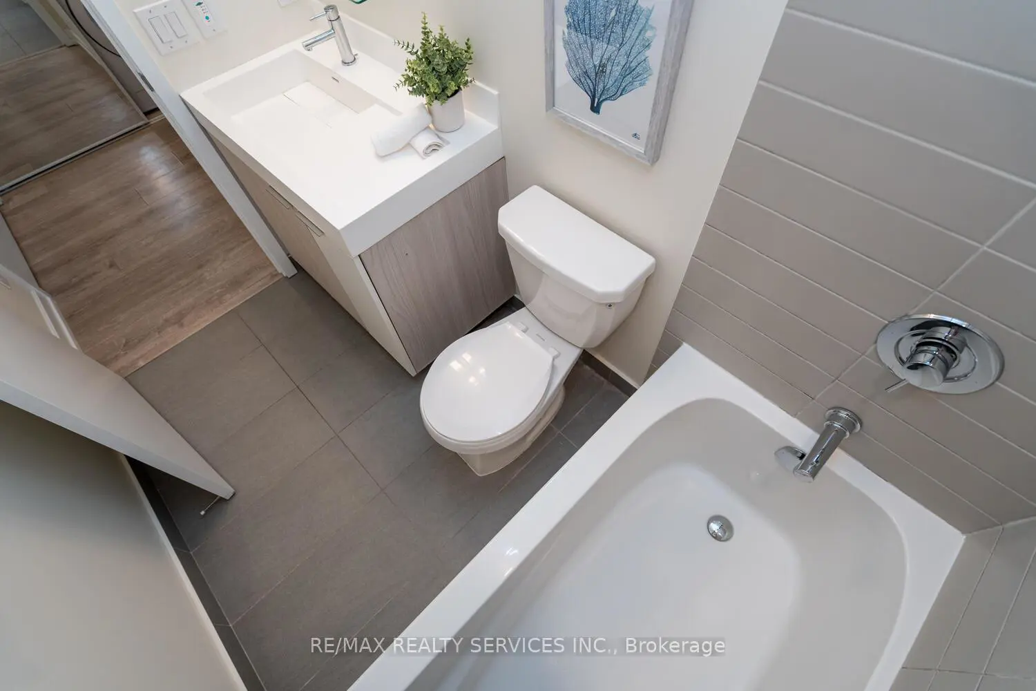 Additional image 17 of 20 Tubman Avenue 706