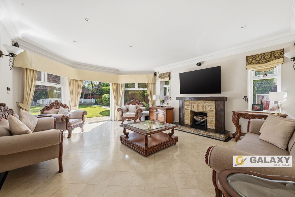 Additional image 5 of 7 bed detached house for saleCamp Road, Gerrards Cross SL9