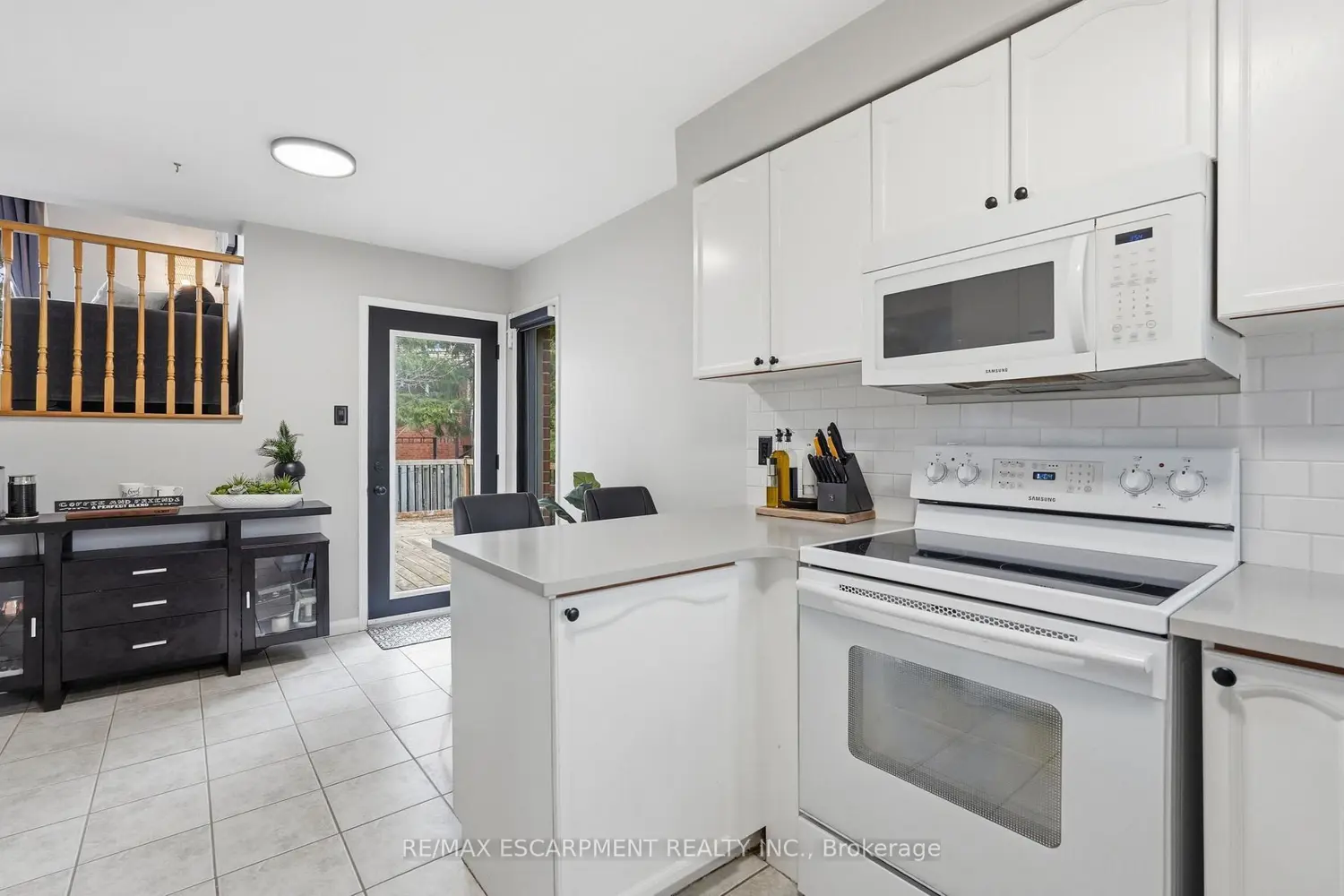 6 Woodcroft Crescent photo 5
