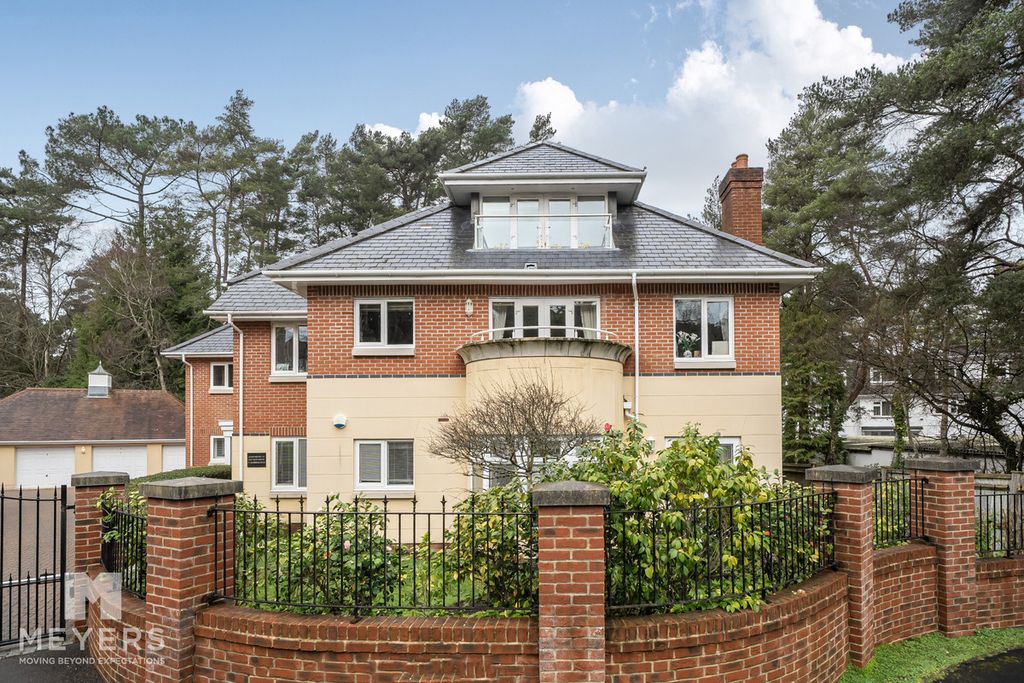 2 bed flat for saleAldridge Road, Ferndown, 8 BH22