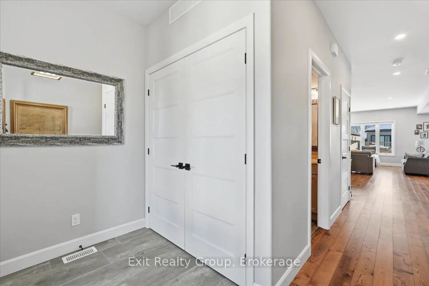 106 Ledgerock Court photo 3