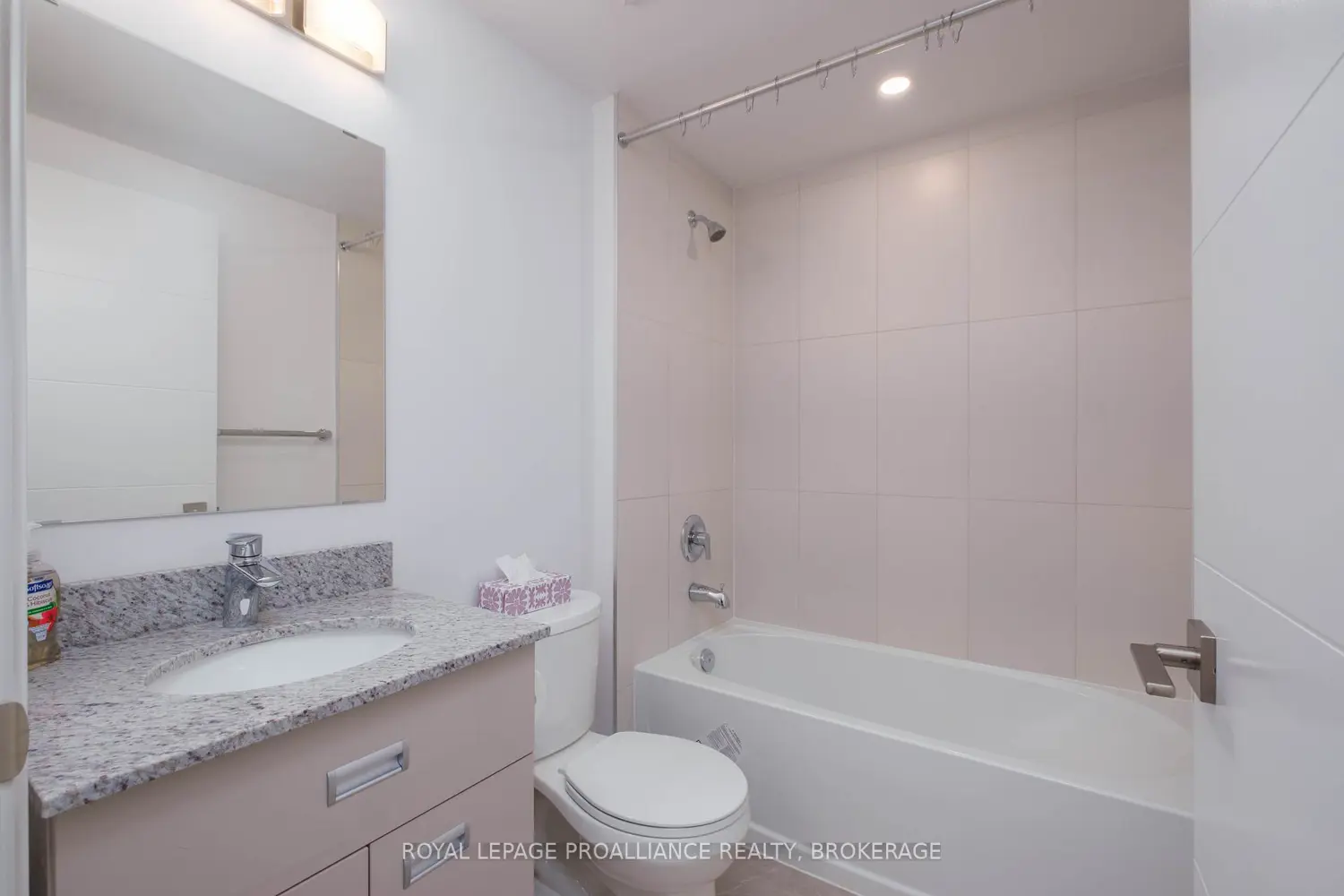 652 Princess Street 418 photo 5