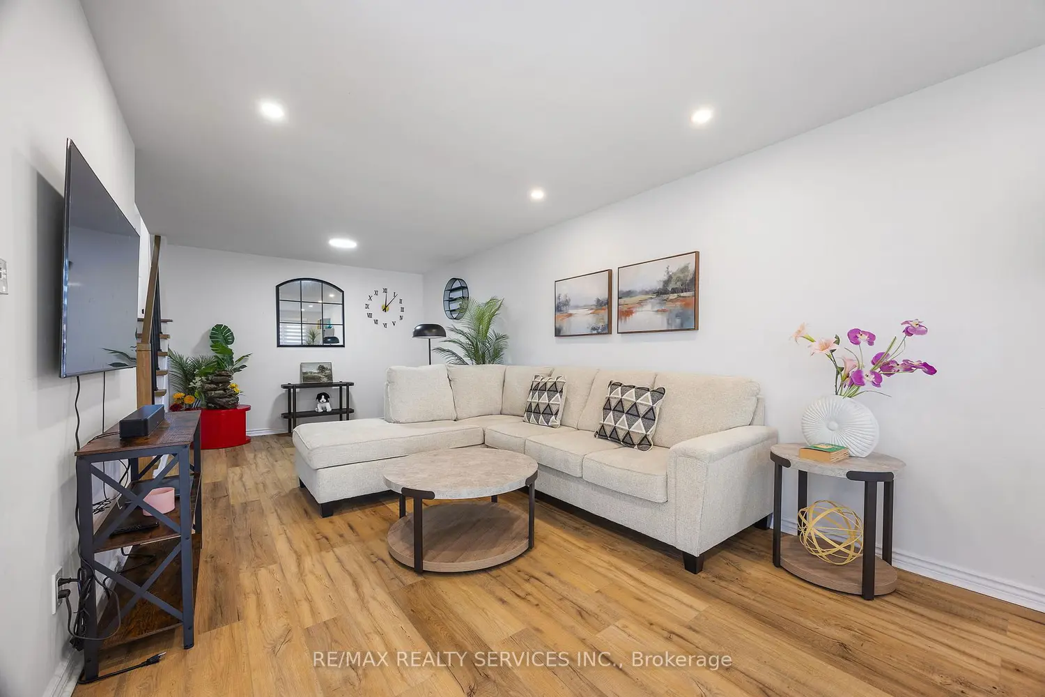 70 Wilton Drive photo 2