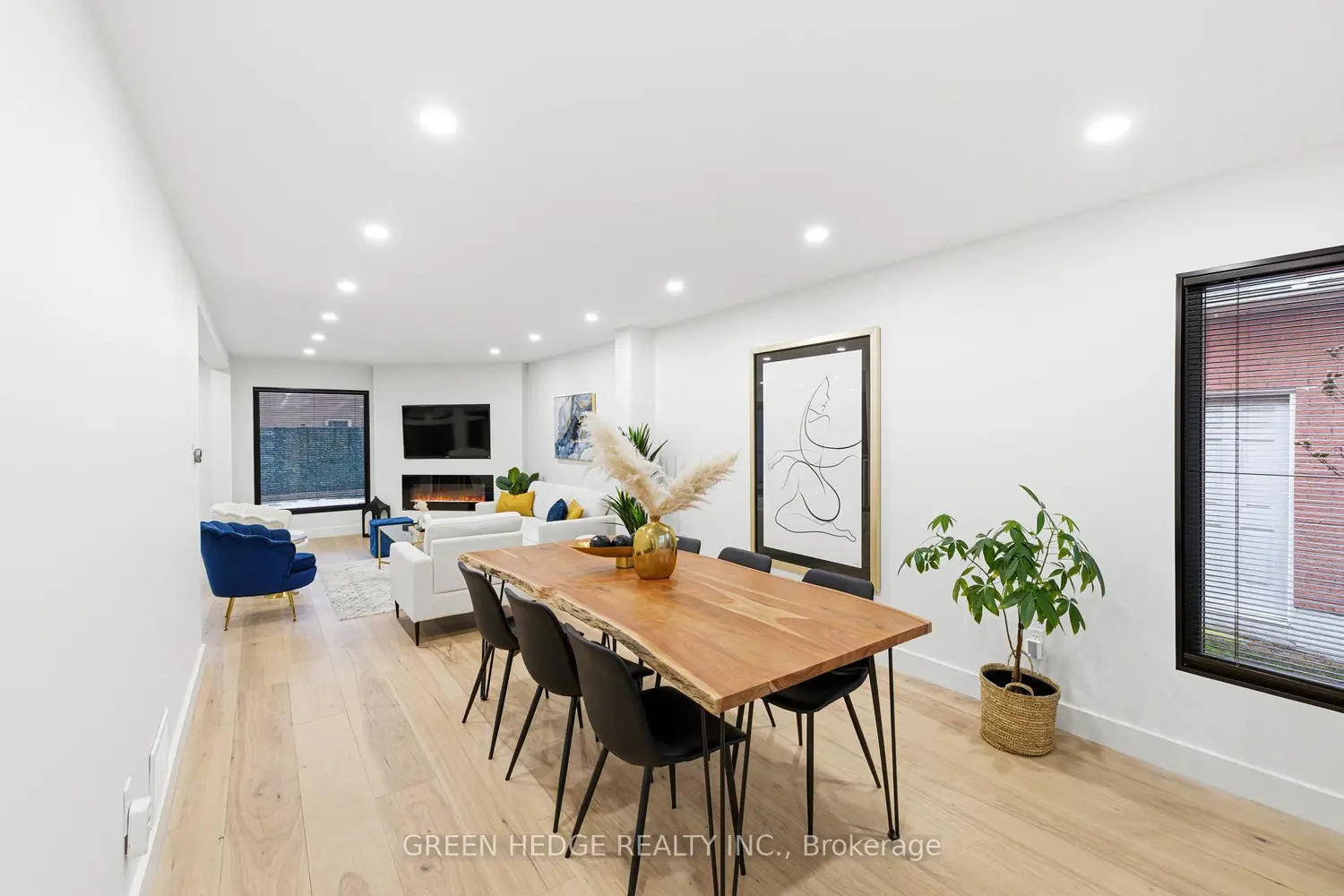 33 Dagwell Crescent photo 5