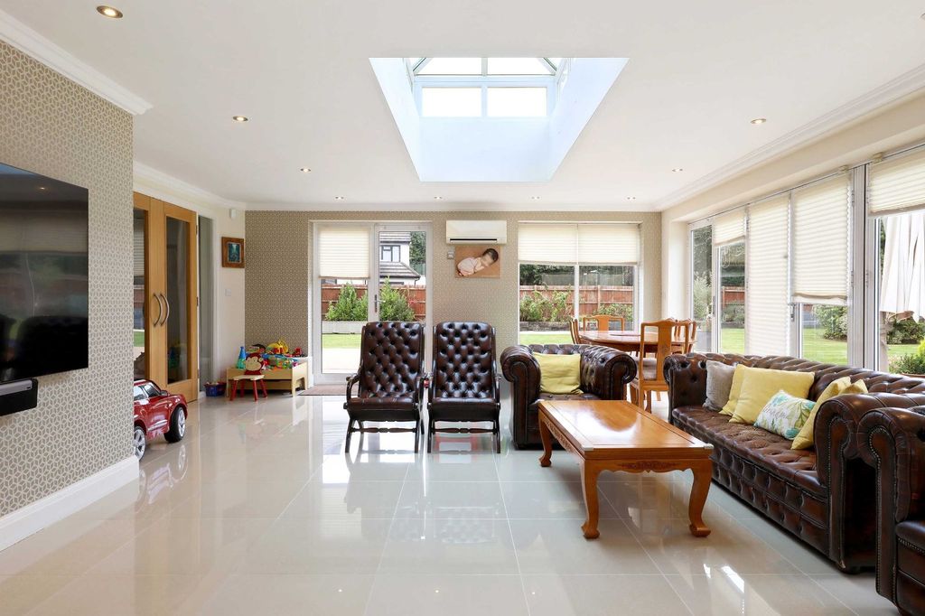 Additional image 5 of 7 bed detached house for saleVicarage Way, Gerrards Cross, Buckinghamshire SL9
