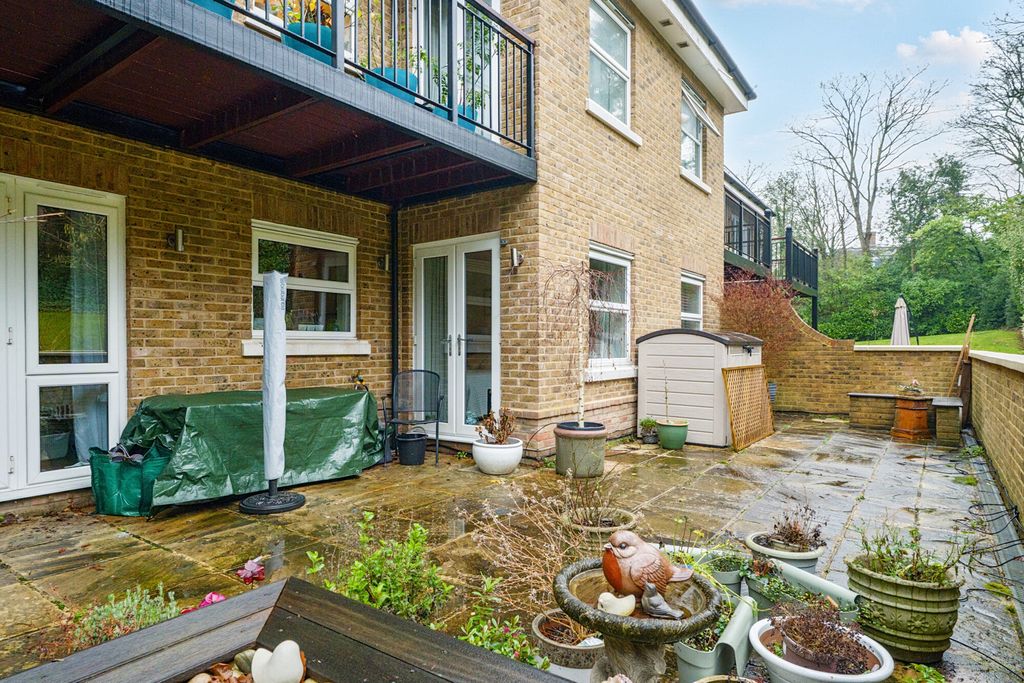 Additional image 20 of 2 bed flat for saleSouth Park, Gerrards Cross, Buckinghamshire SL9