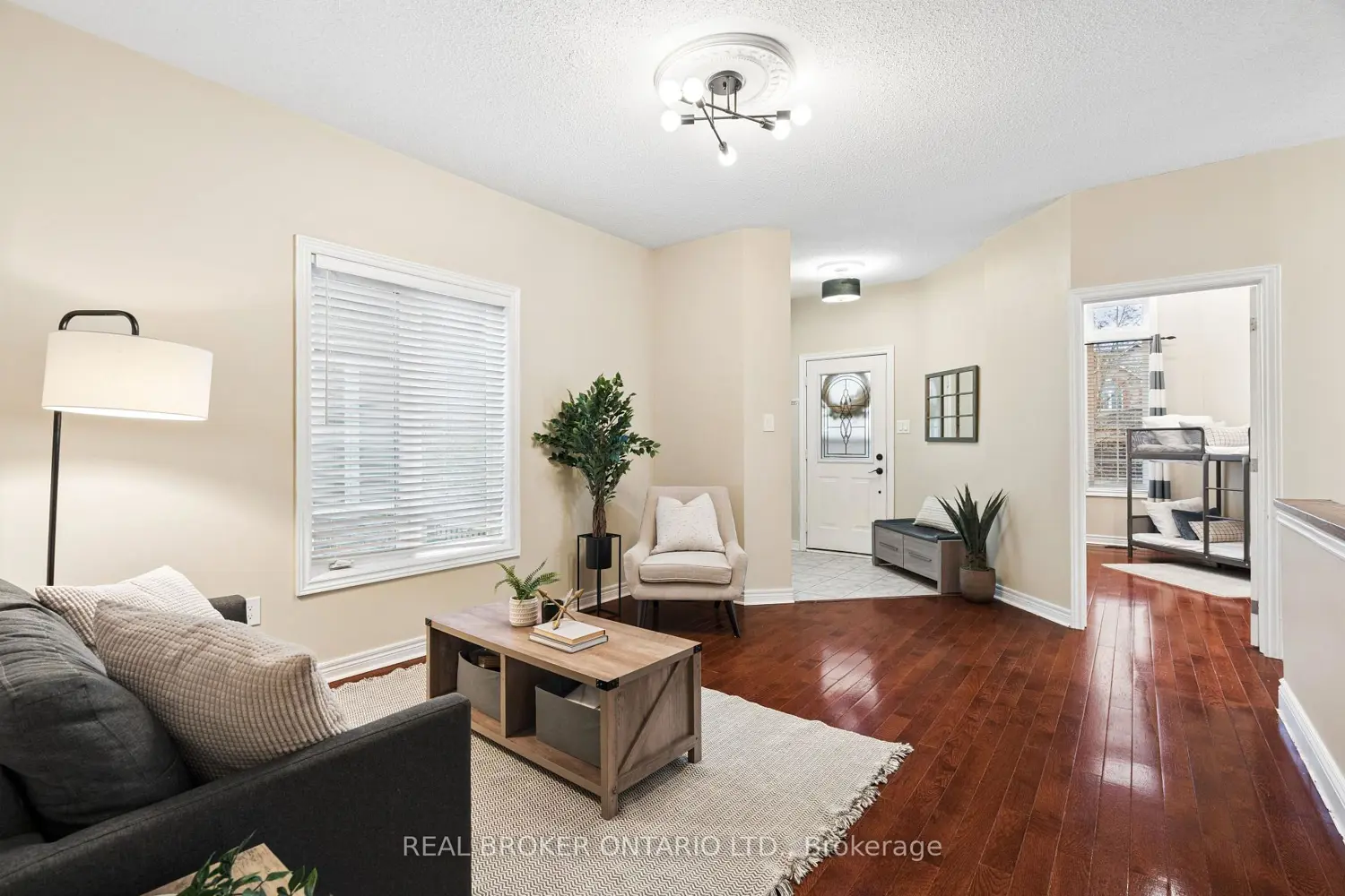 27 Spruce Boulevard photo 4
