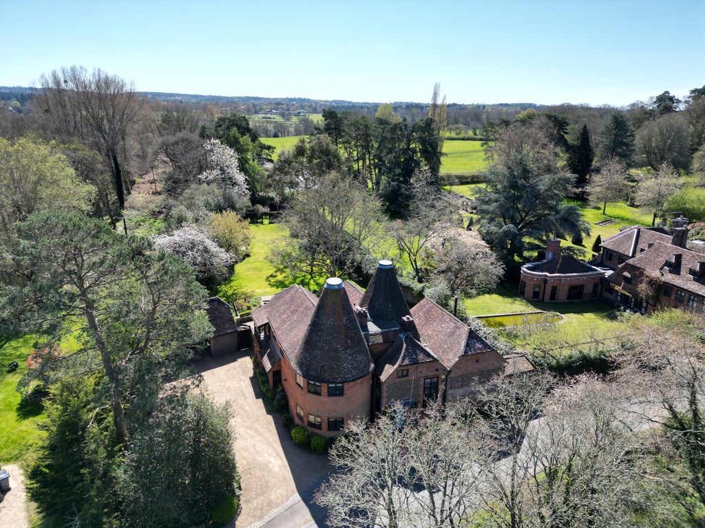 5 bed detached house for salePitt Lane, Frensham, Farnham GU10