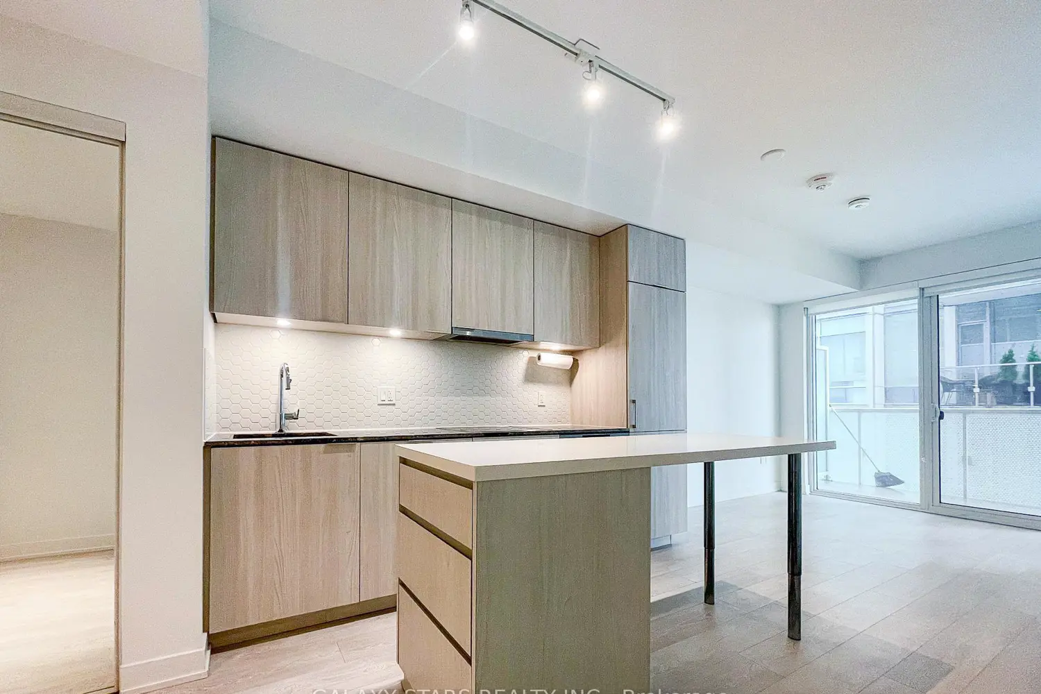 Additional image 4 of 15 Queens Quay 309