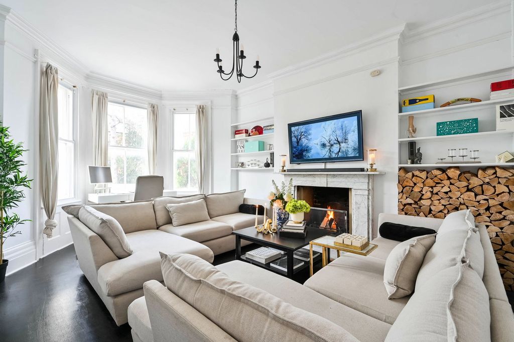 2 bed maisonette for saleWaterden Road, Guildford GU1 photo 2