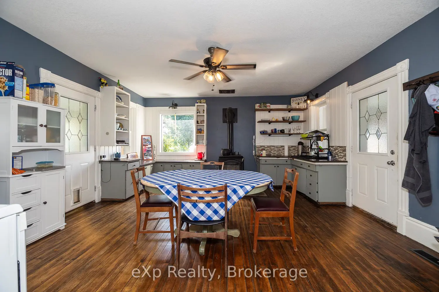 1097 6 Highway photo 4