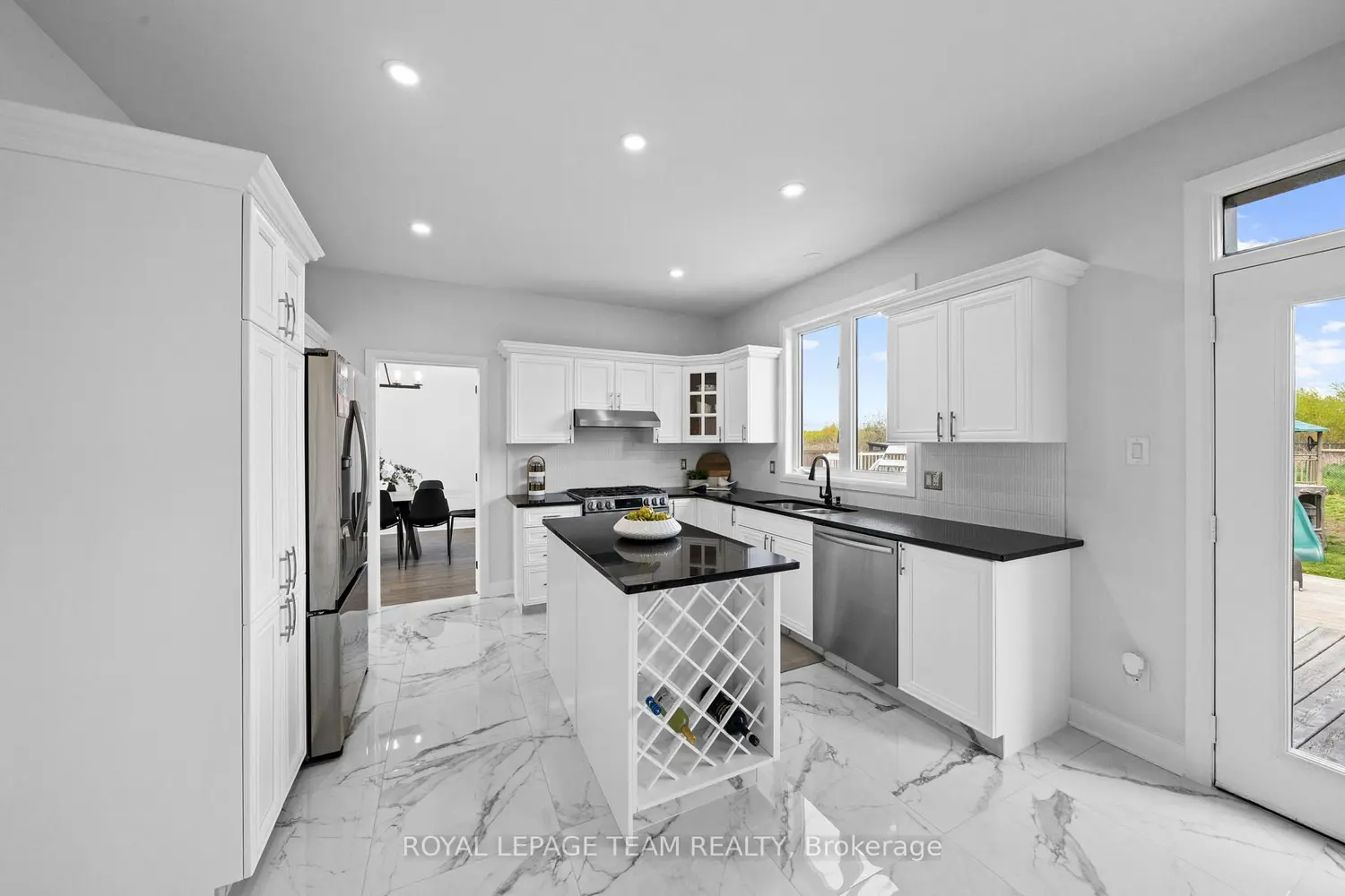 6936 Mary Anne Drive photo 2