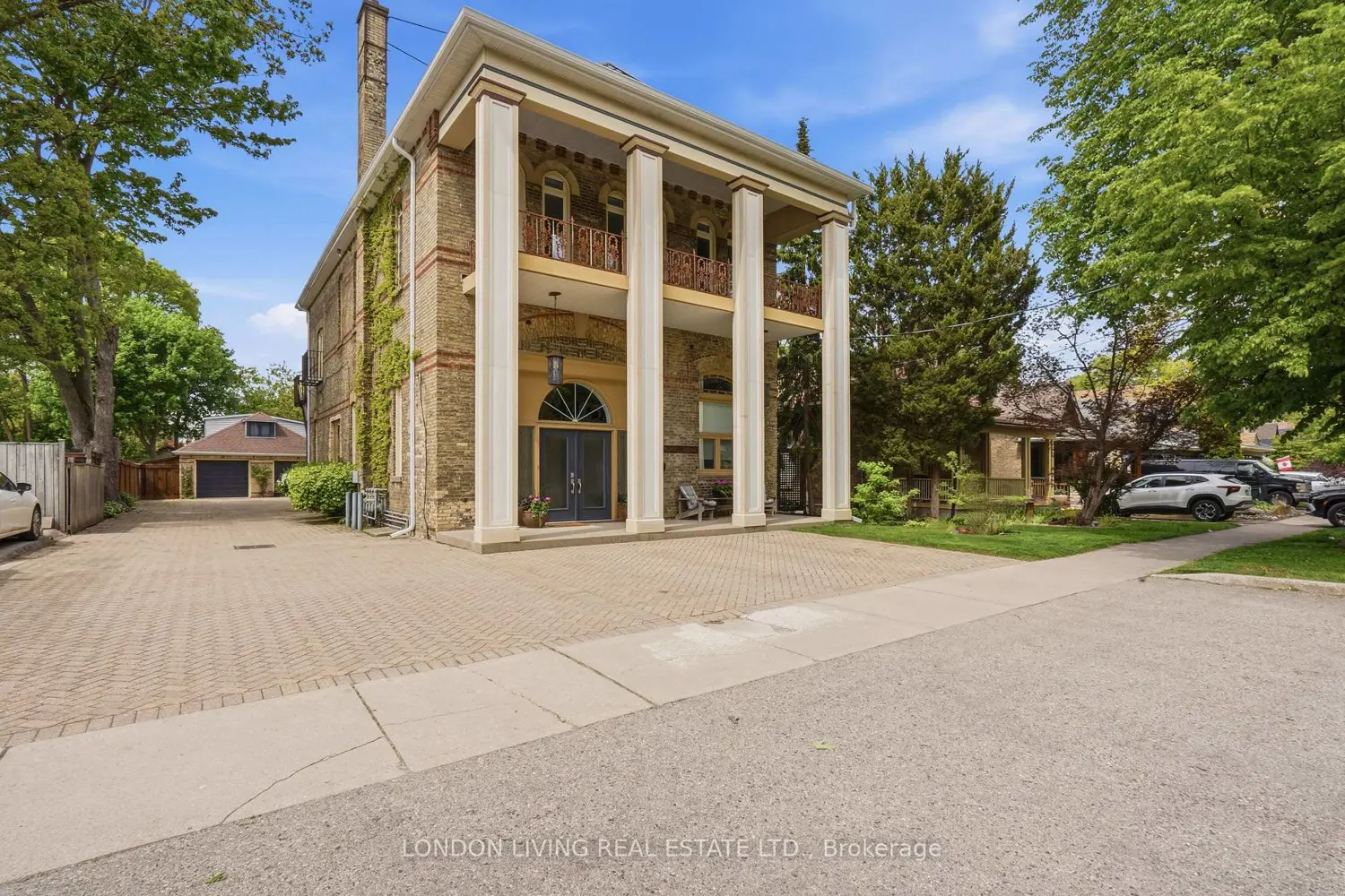 160 Bruce Street photo 3
