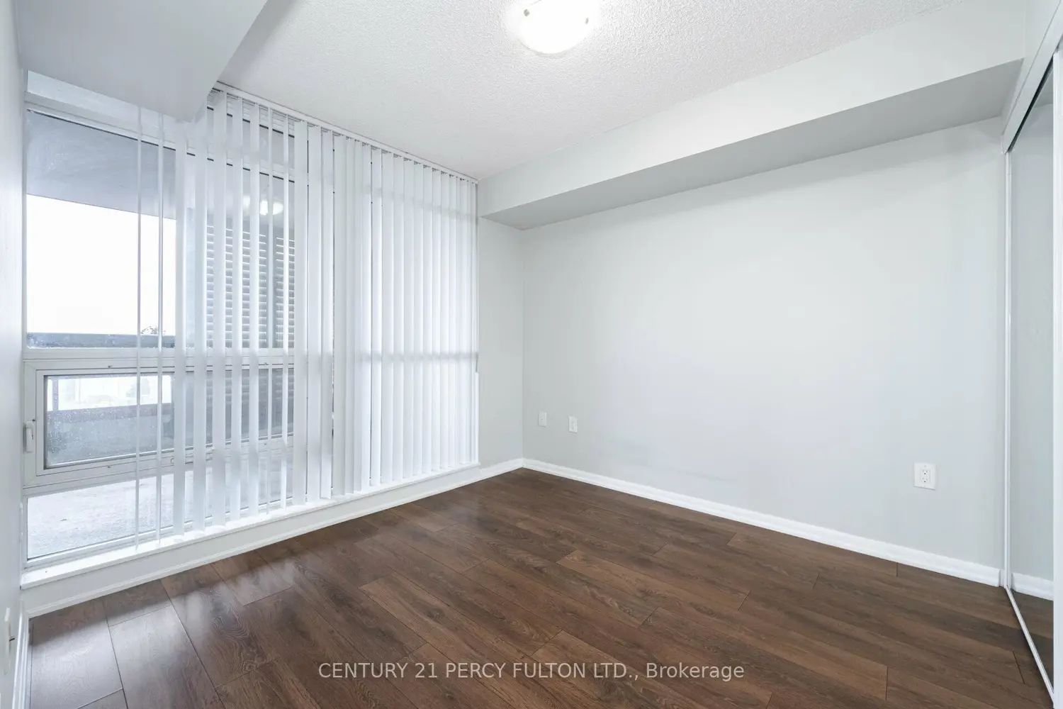 Additional image 14 of 830 Lawrence Avenue 501
