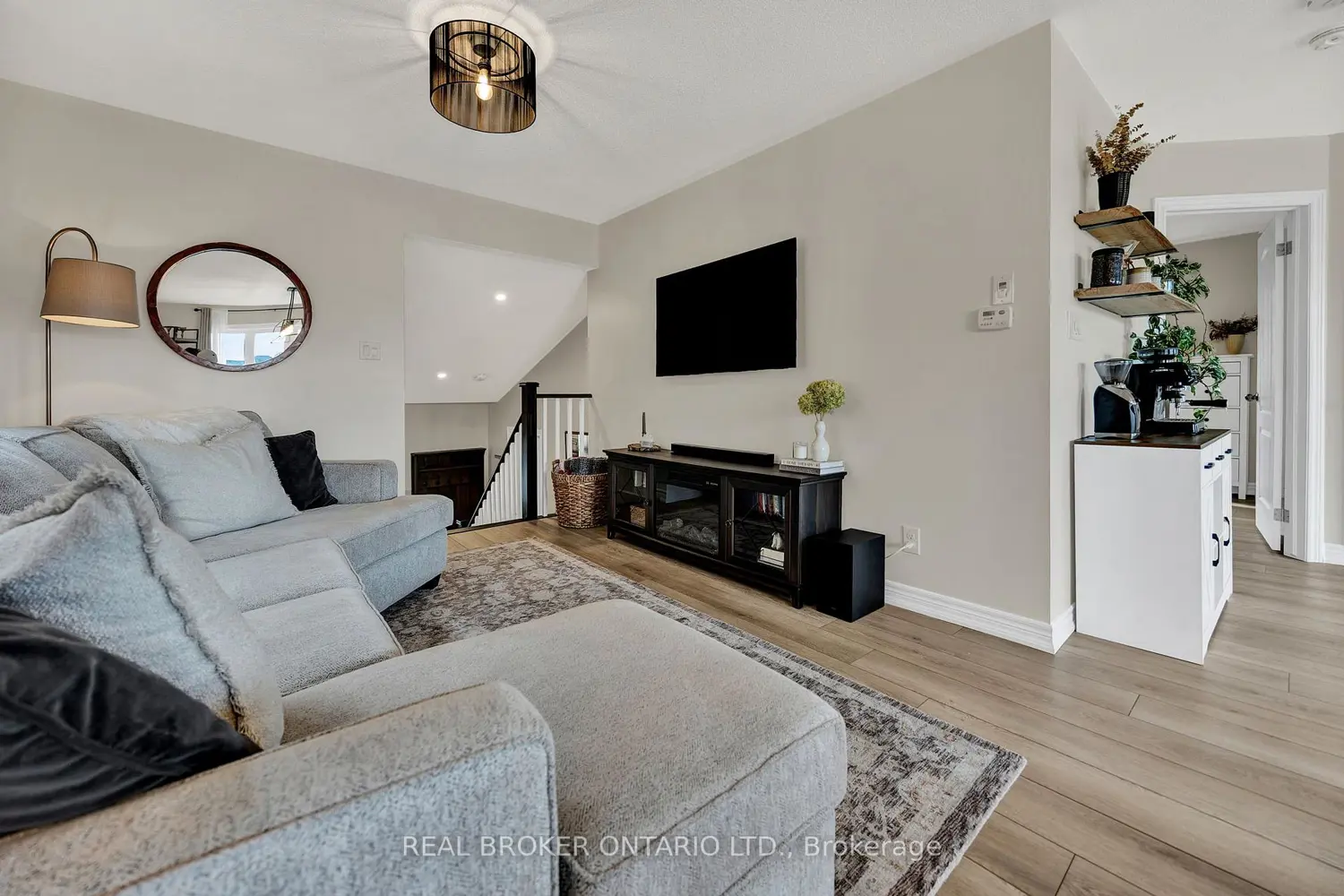 335 Krotz Street photo 3