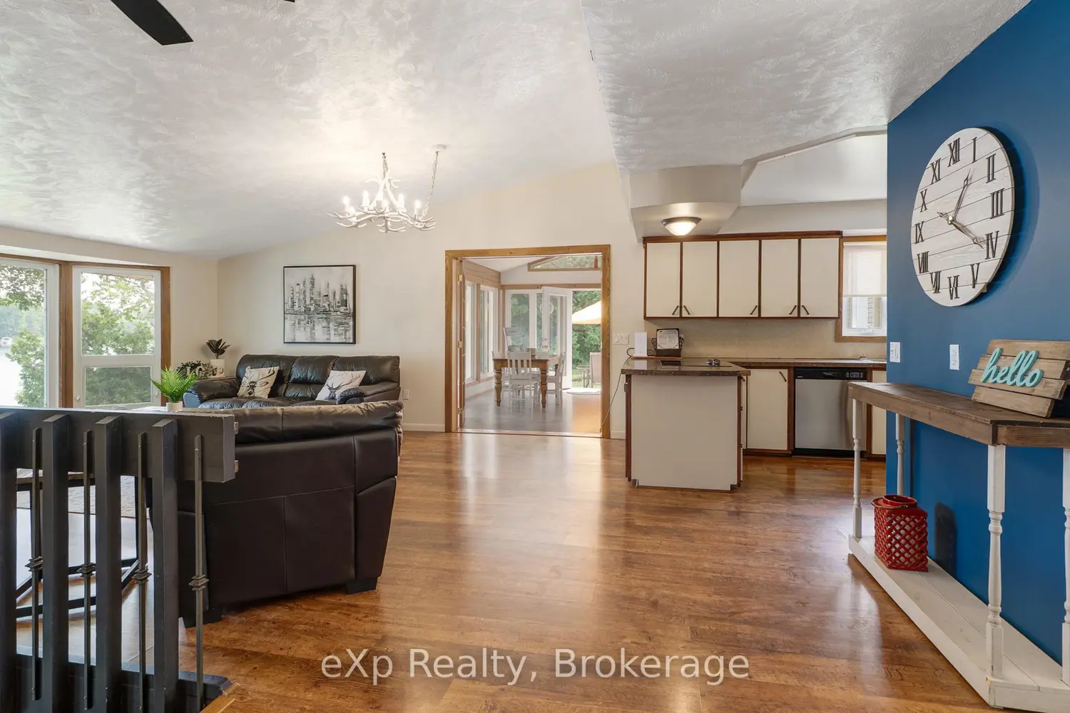 688A Prevost Road photo 4