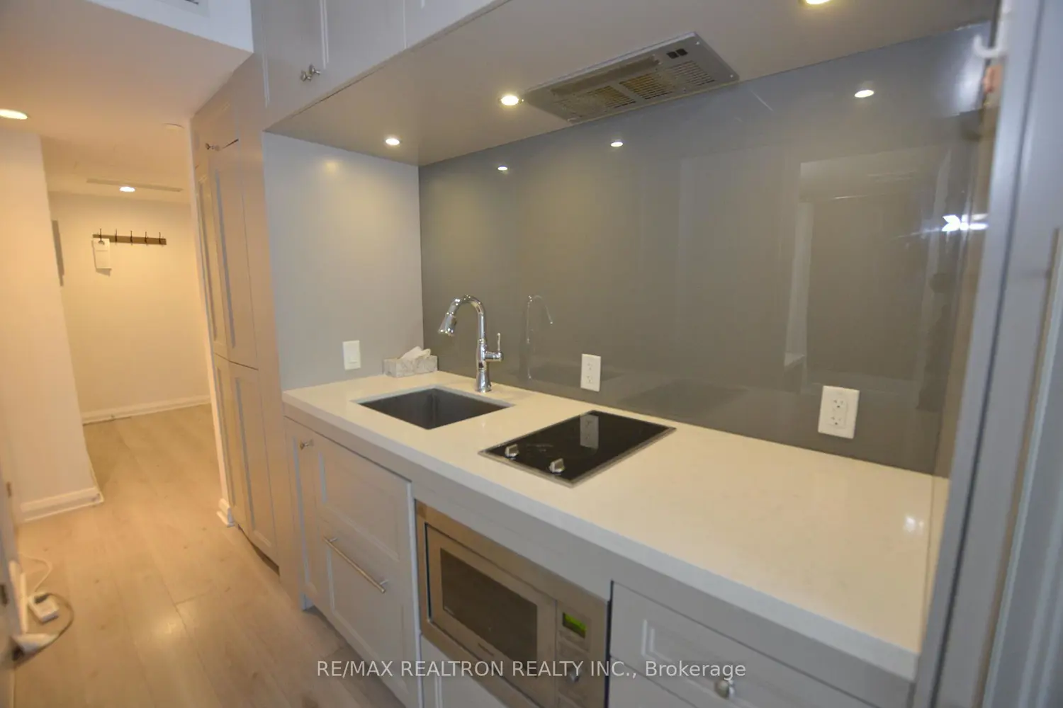 Additional image 5 of 155 Yorkville Avenue 713