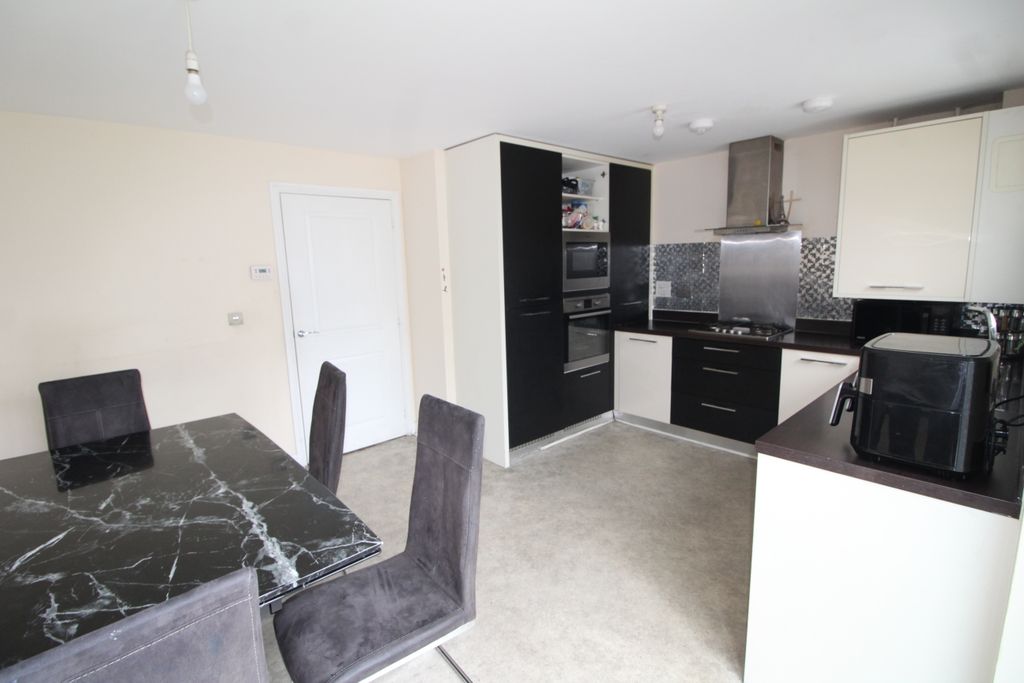 Additional image 7 of 4 bed town house for saleSlade Green Road, Erith DA8
