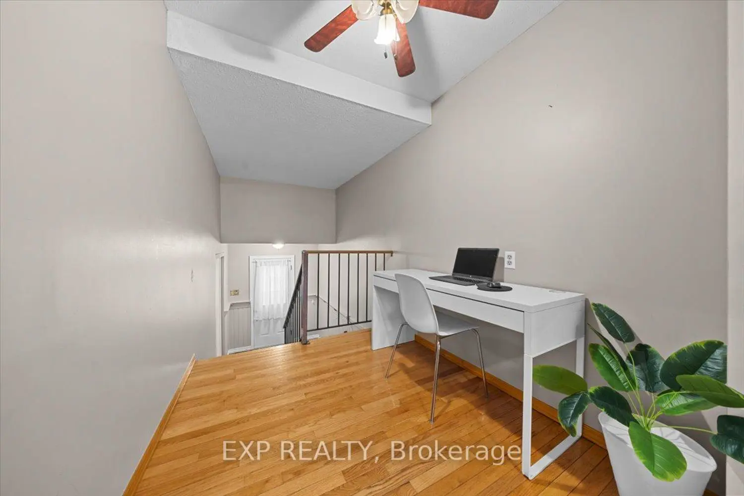 140 Castlegreen Private photo 3