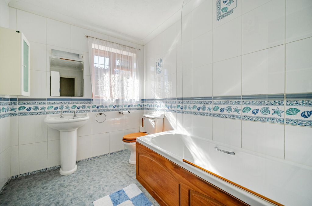 Additional image 14 of 4 bed detached house for saleSycamore Road, Farnborough, Hampshire GU14