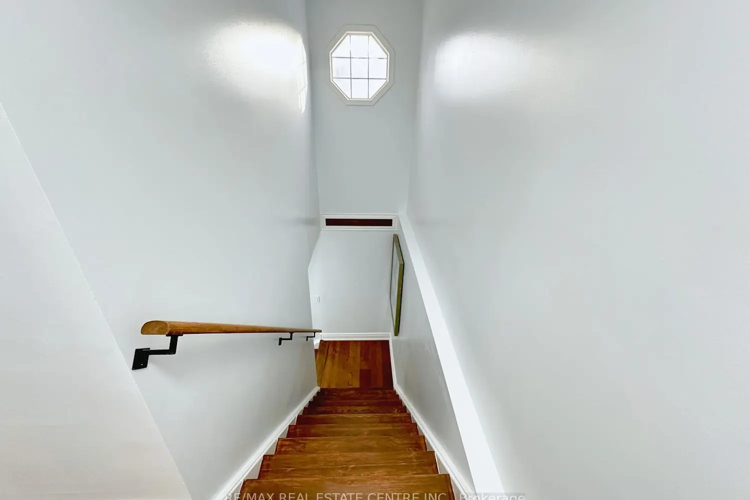 498 Bankside Drive photo 5