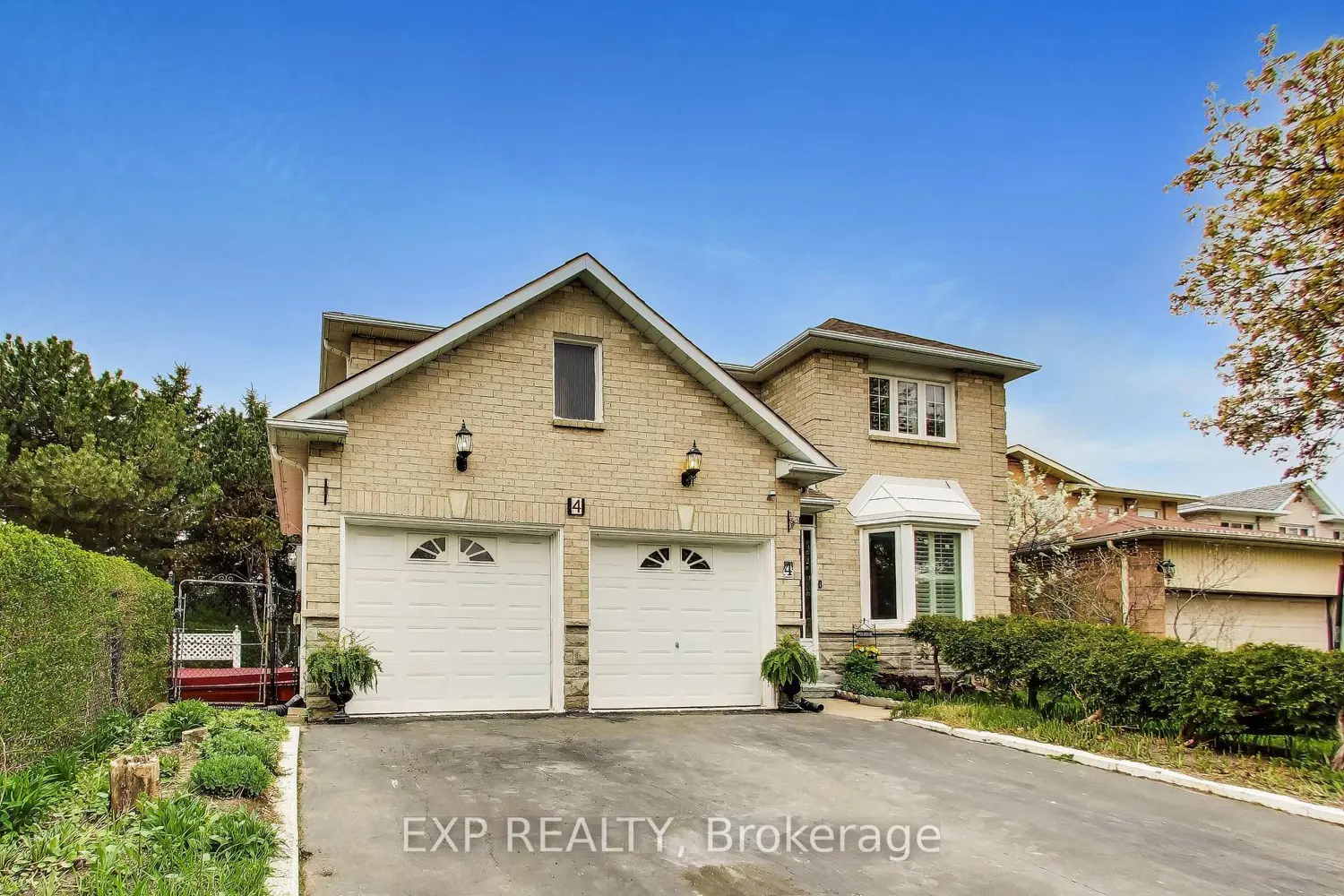 4 Leatherhead Court