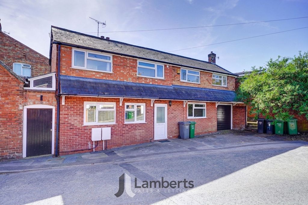 2 bed flat for saleSchool Road, Evesham WR11